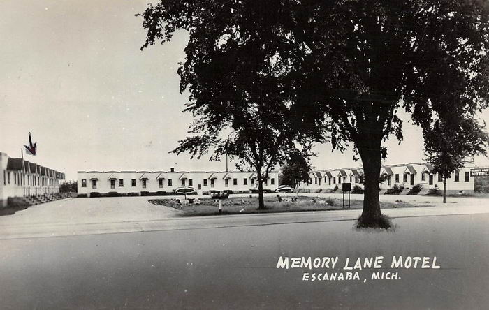 Memory Lane Motel - Old Postcard